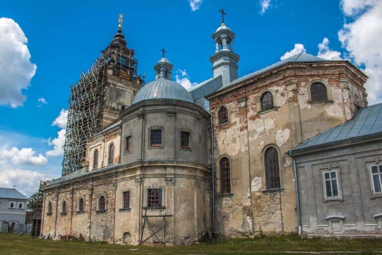 Look at the main cathedral of the Pidkamin Monastery.
